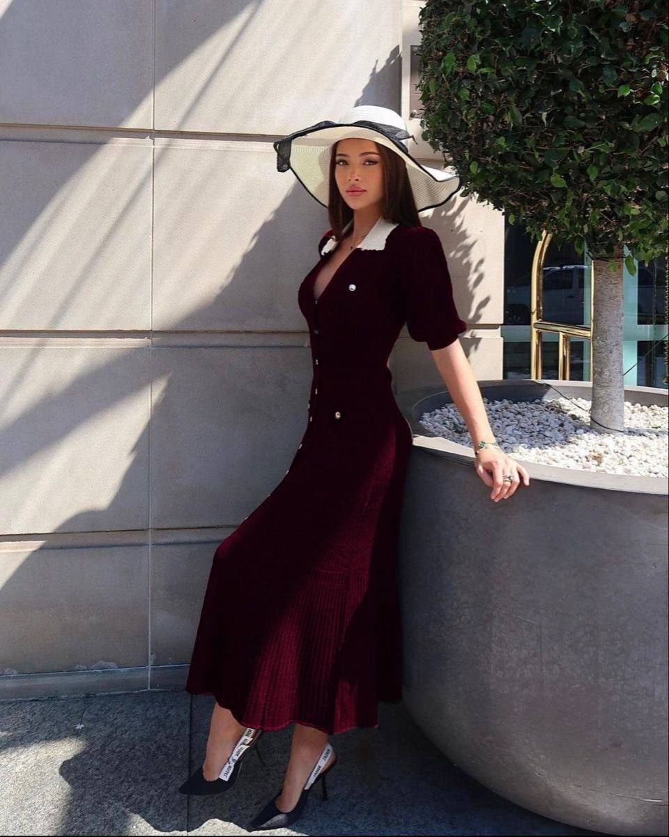 Alessa Short sleeve elegant knit dress with buttons